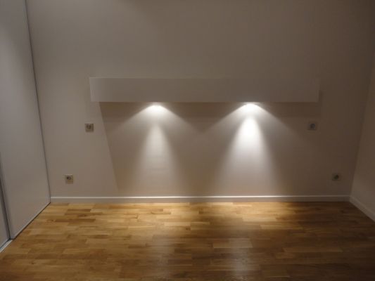 Tête de lit avec éclairage intégré